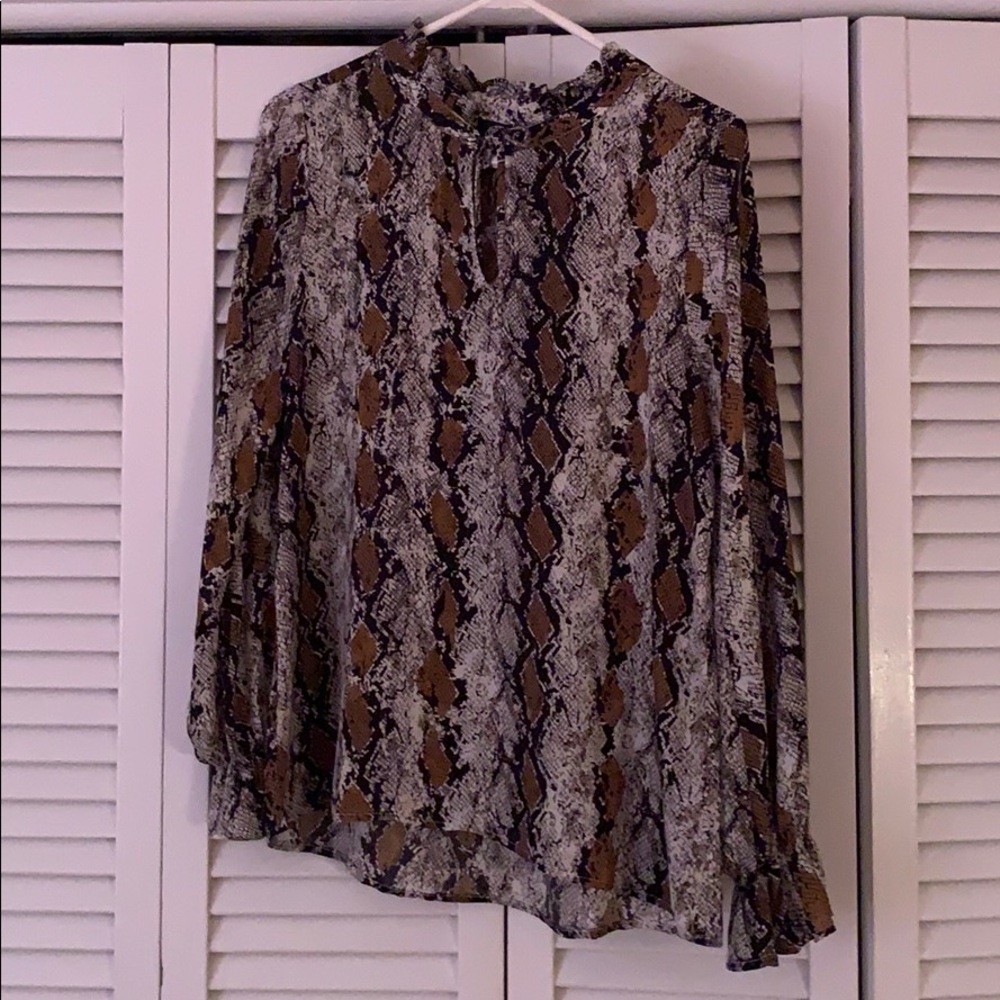 Bobeau snakeskins print long sleeve blouse.